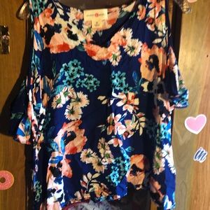 Off shoulder/ missing piece on shoulder